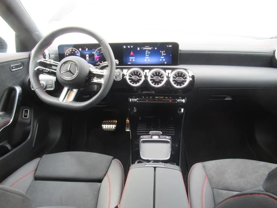 mercedes-benz cla 200 d amg/multibeam led/night paket/keyless-go - slika 13