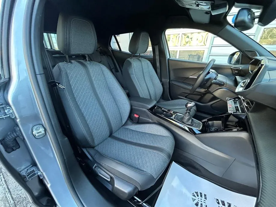 peugeot 2008 allure - 2025 - 12.000km - zimske gume + reg 1 god !!! - slika 11