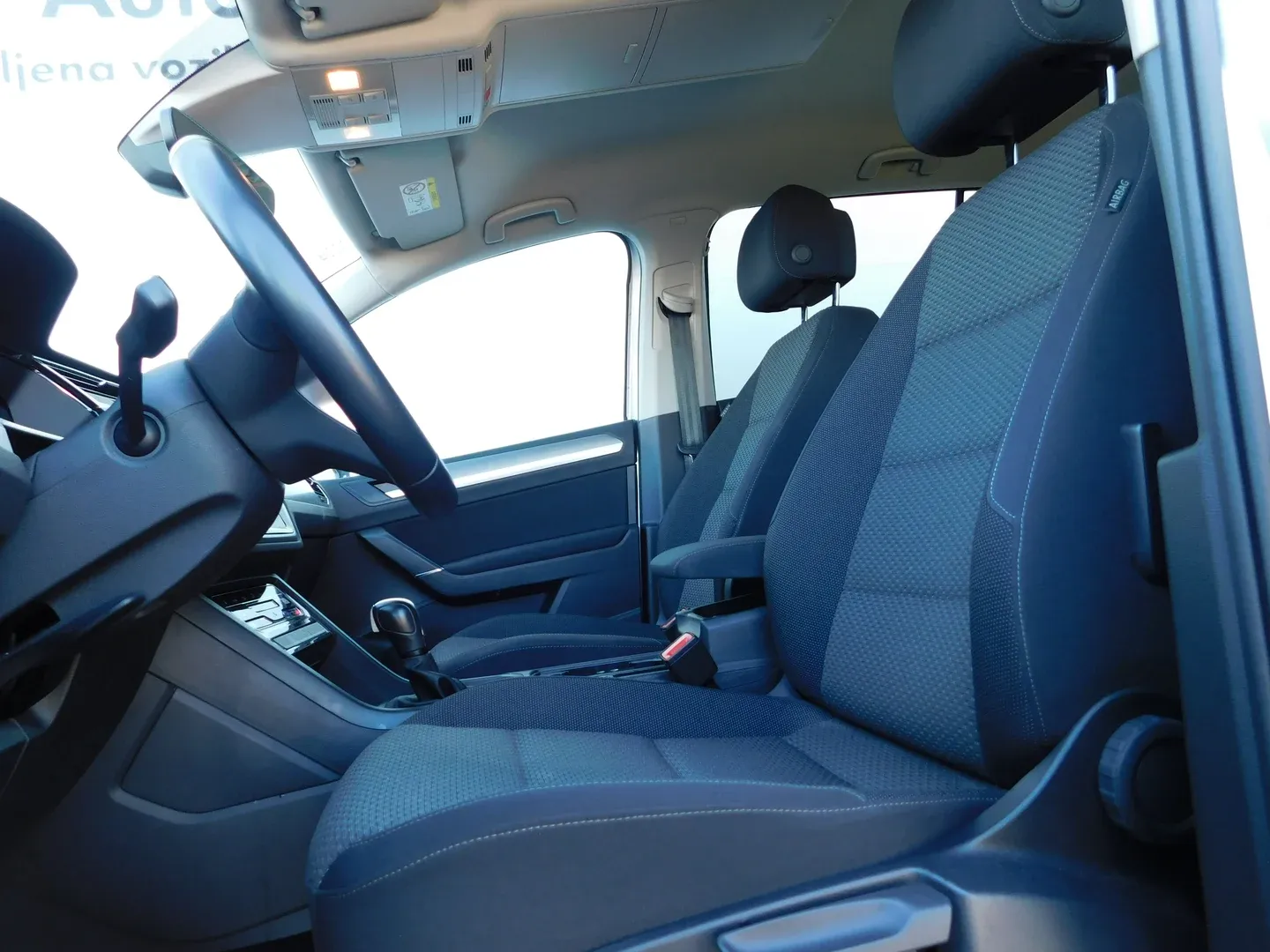 10135 volkswagen touran 2.0 tdi dsg r-line - slika 8
