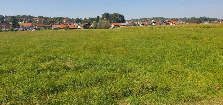 Poljoprivredno zemlj., Pojatno, Sportska ul. 4200 m2, za razne namjene - Pojatno, Zaprešić