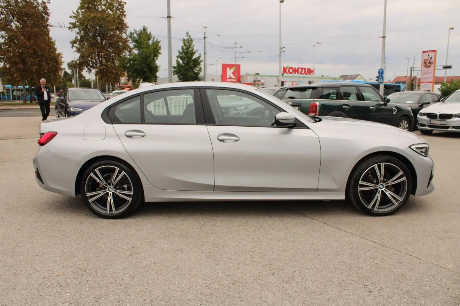 bmw serija 3 320d xdrive automatik *led, navigacija, harman kardon* - slika 4