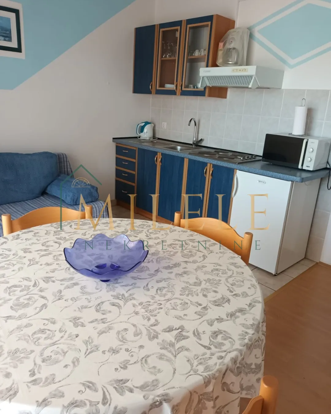 vodice kuća sa 5 apartmana - slika 14