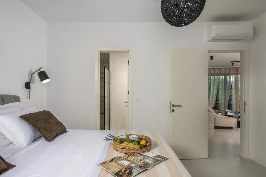 moderna vila s bazenom 80 m od mora: pridraga (novigrad) - slika 5