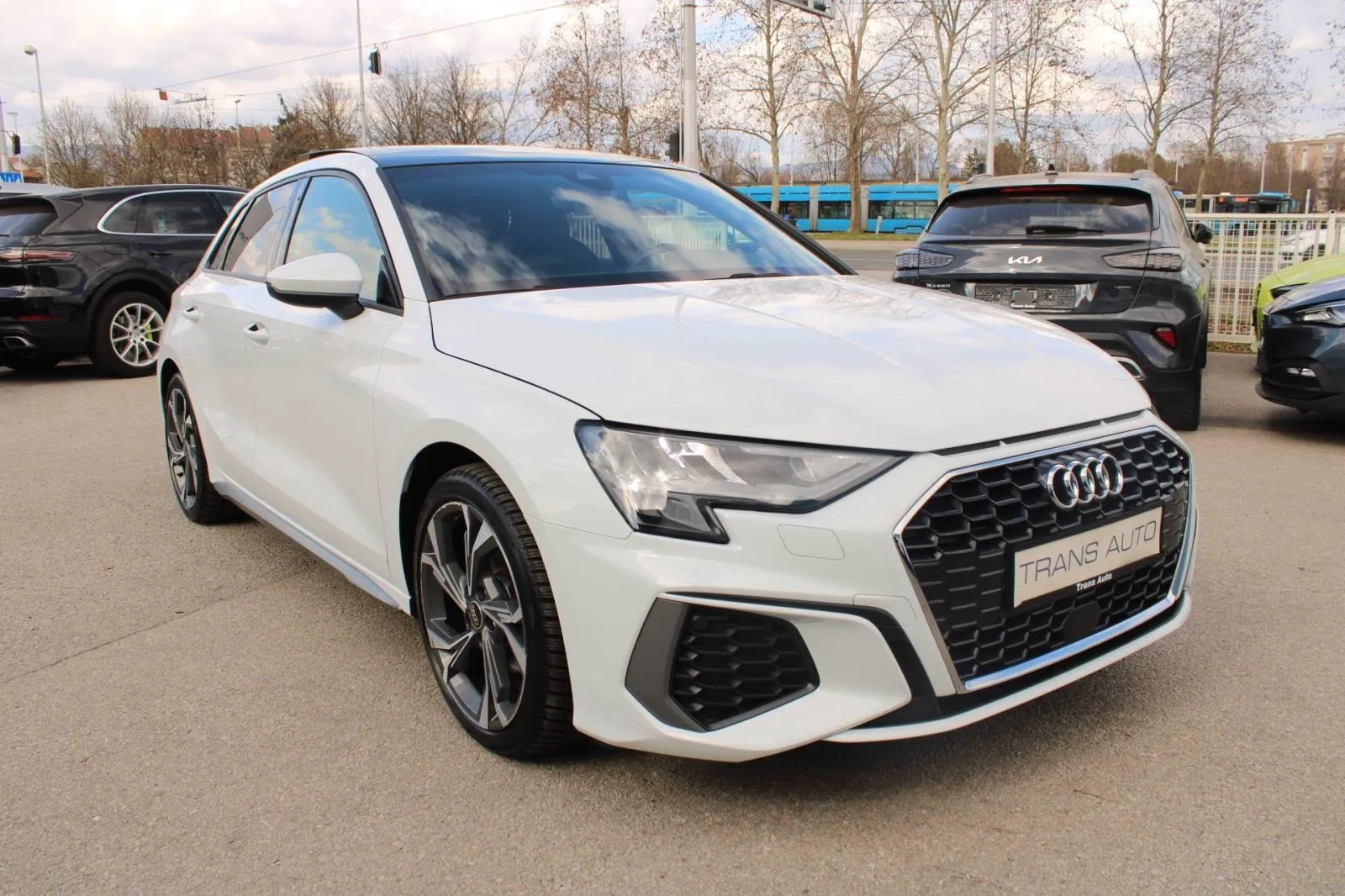 audi a3 35 tfsi s-tronic s-line *panorama, led, navigacija* - slika 3