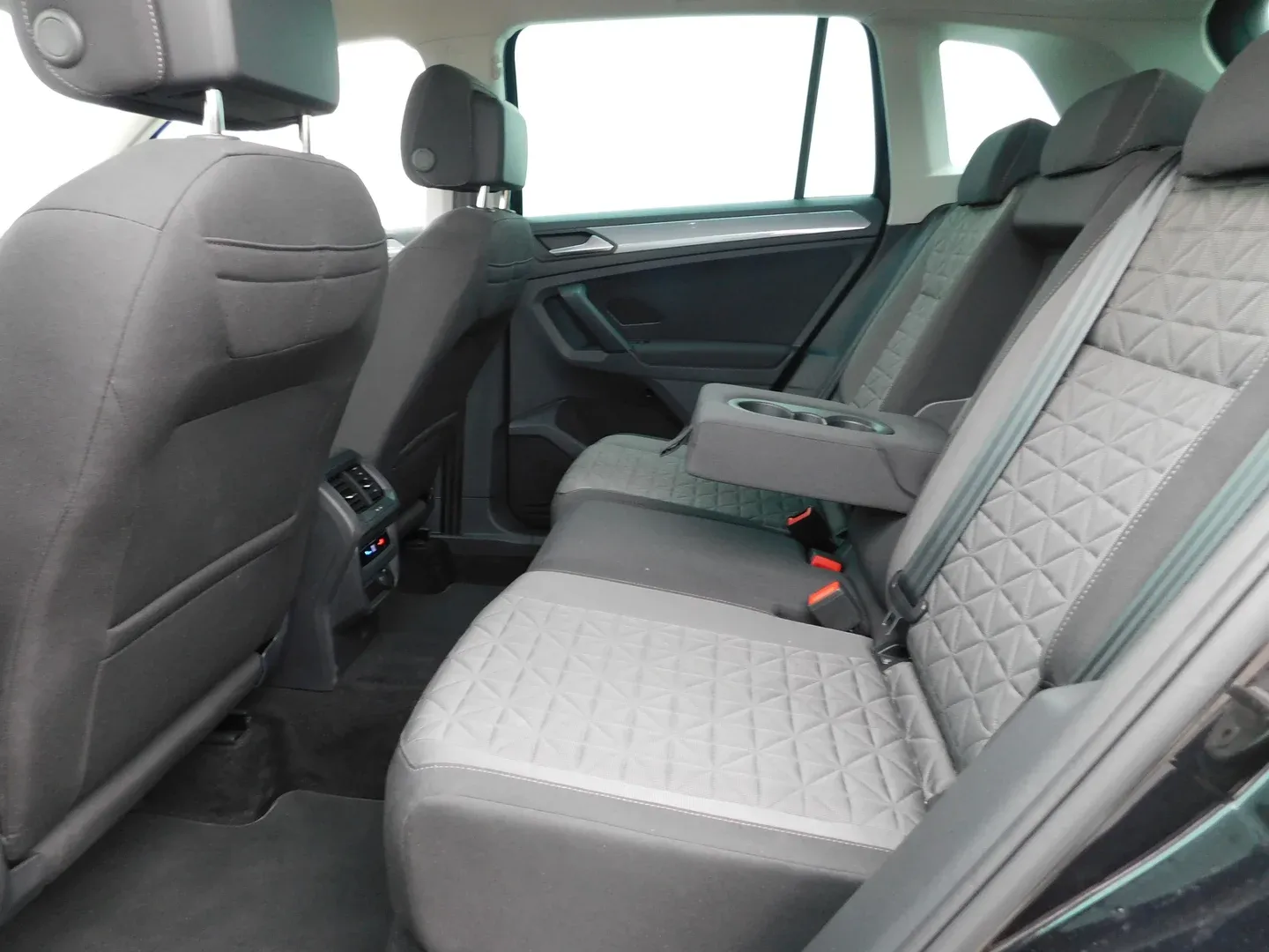 10197 volkswagen tiguan 2.0 tdi dsg life - slika 11