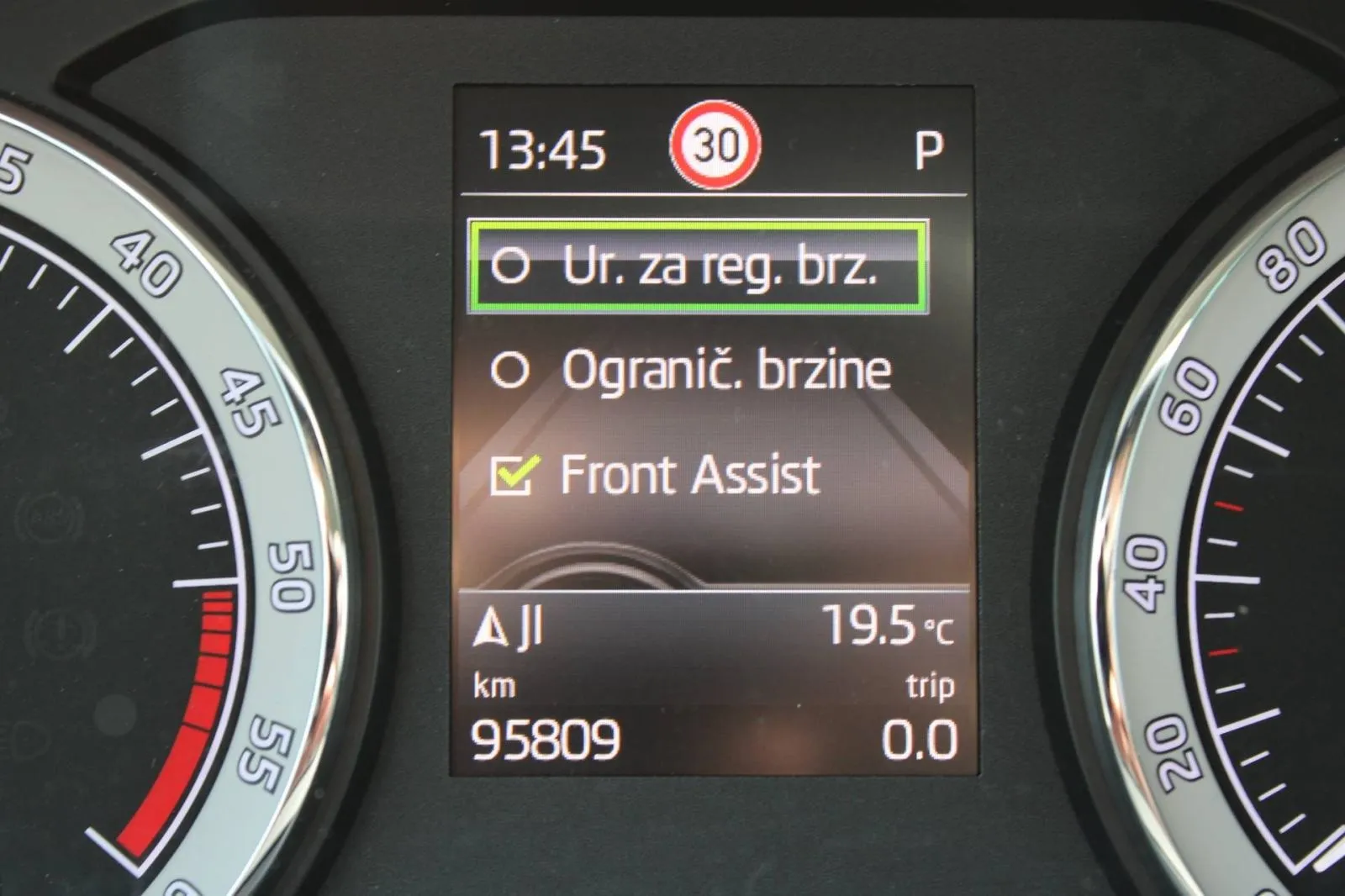 škoda karoq 1.6 tdi dsg style *led, navigacija, kamera* - slika 25