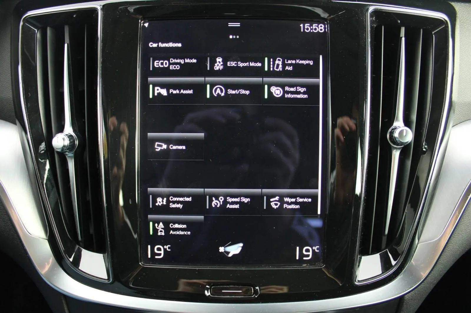 volvo v60 2.0d b4 automatik *led, navigacija, kamera* - slika 20