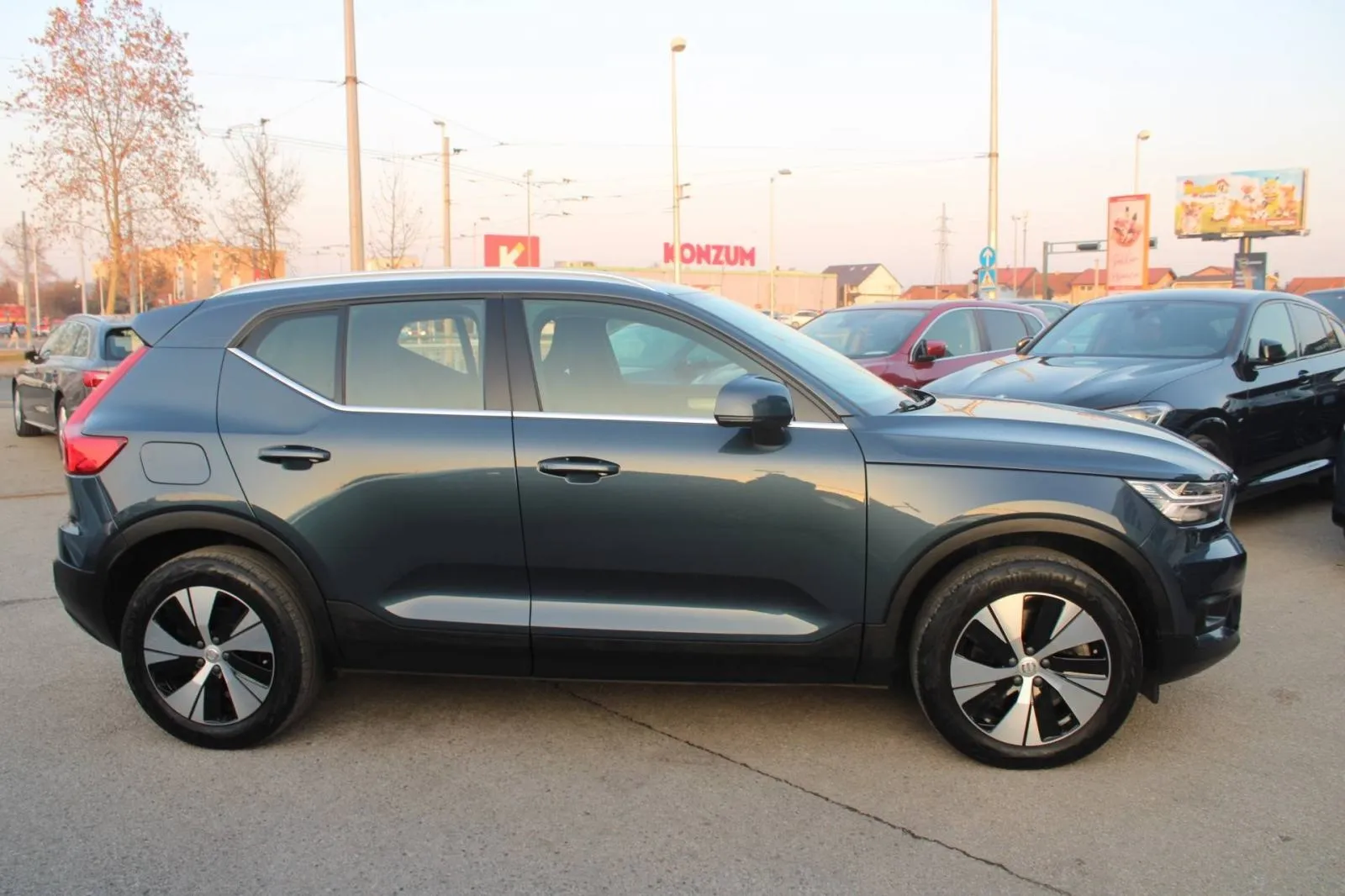 volvo xc40 t5 plug-in hybrid automatik *led, navigacija, kamera* - slika 6
