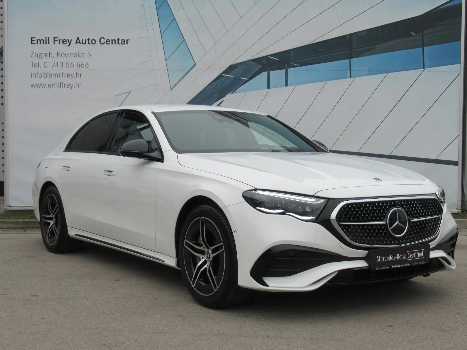 mercedes-benz e-klasa 300 de amg line/night/360°/digital/burmester/dc - slika 4