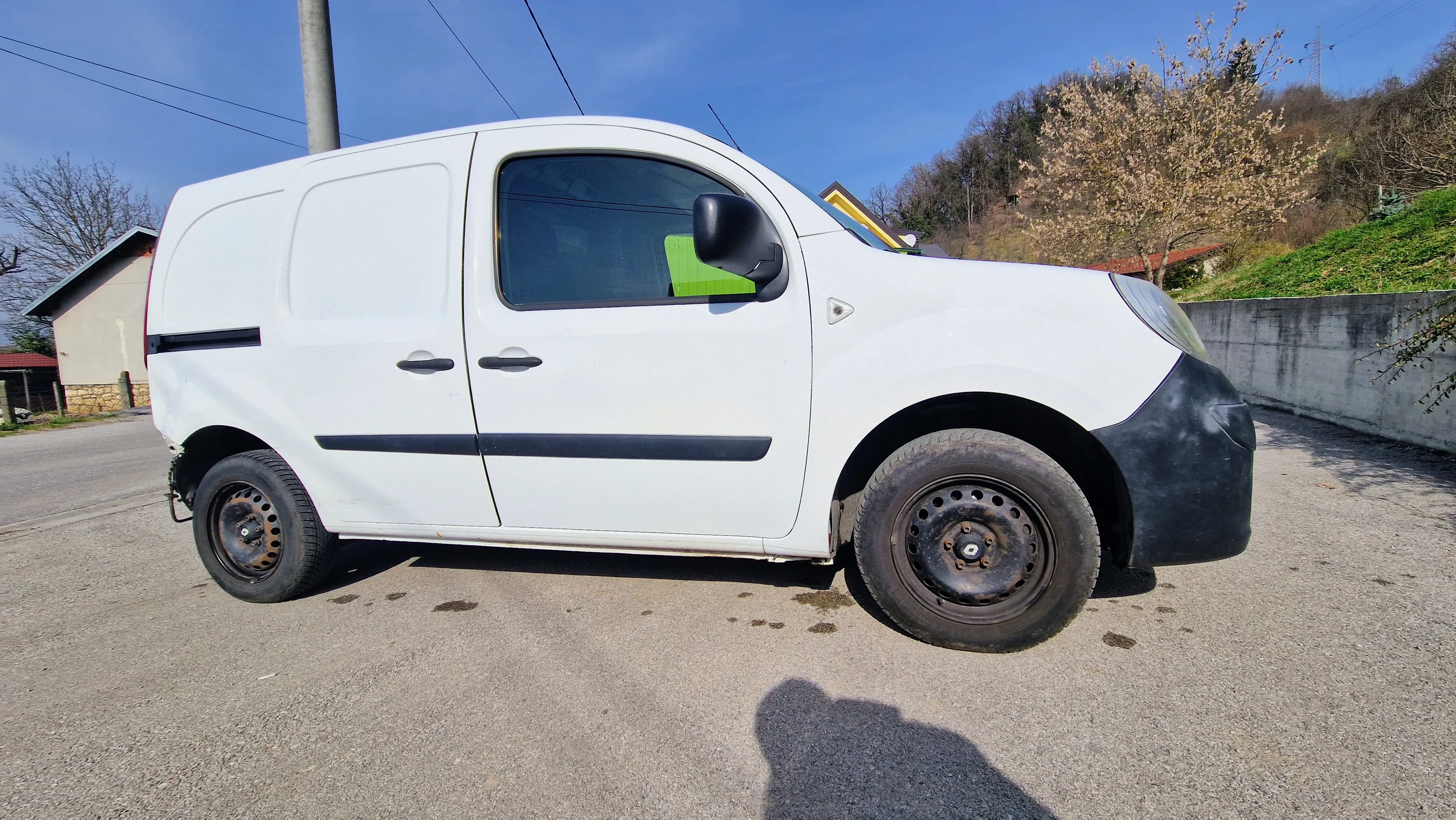 renault kangoo 1.5 dci - malo oštećen ali potpuno funkcionalan - slika 3