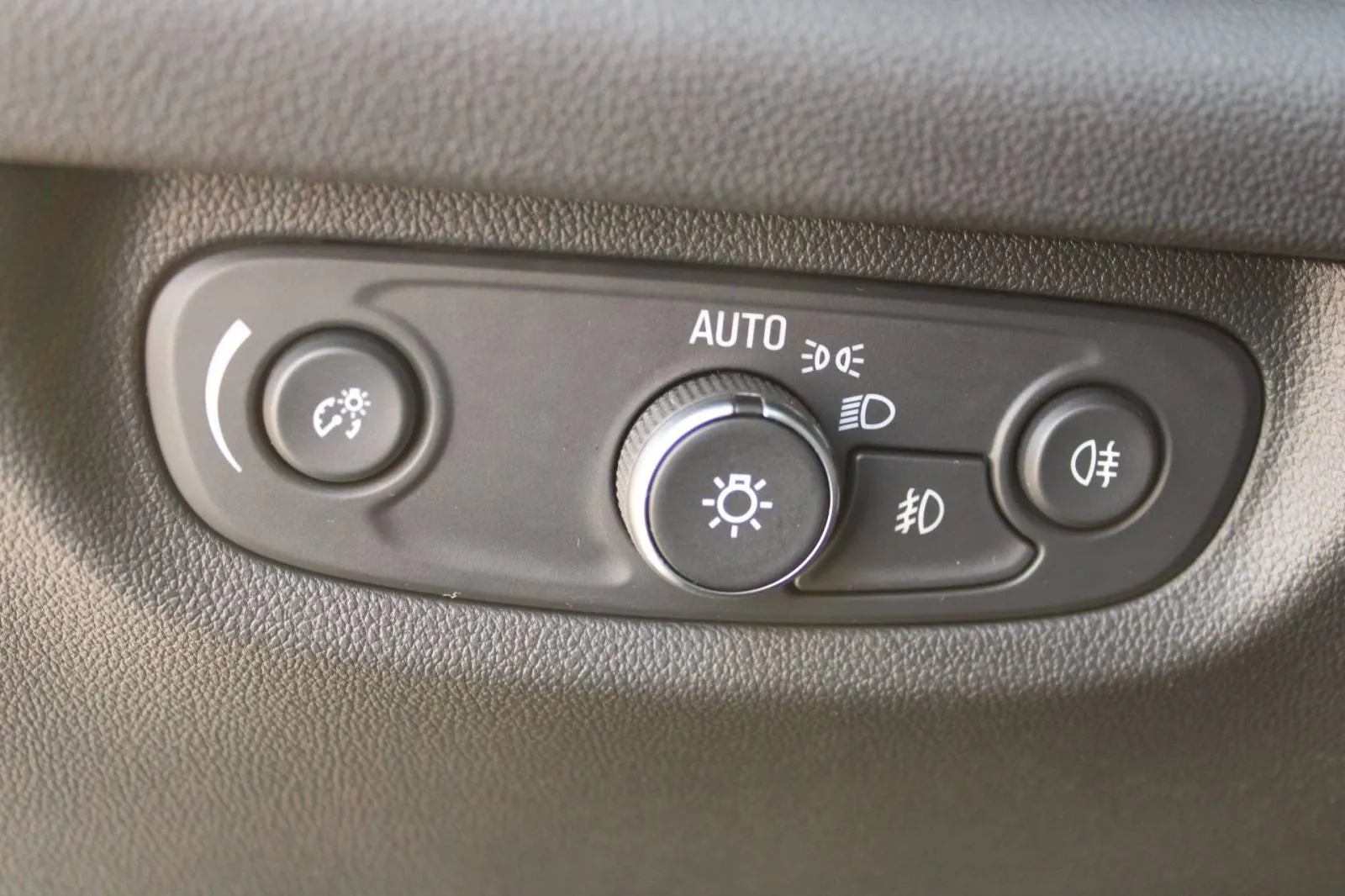 opel insignia grand sport 1.5d ultimate *bose, led, navigacija, kamera - slika 18