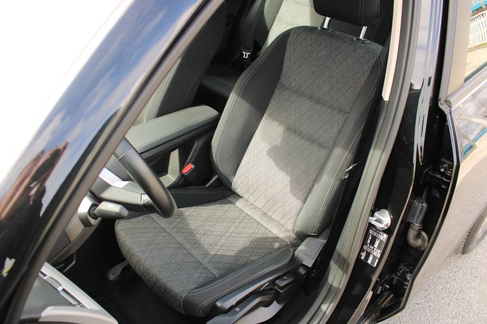 bmw x1 18d automatik *led, navigacija, kamera* - slika 19