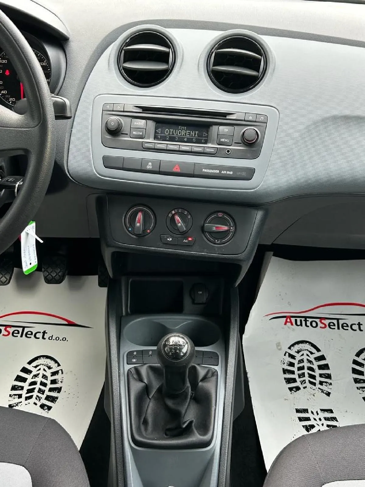 seat ibiza tdi - 2014 - 130000 km - servisna - garancija - reg 1 god! - slika 20