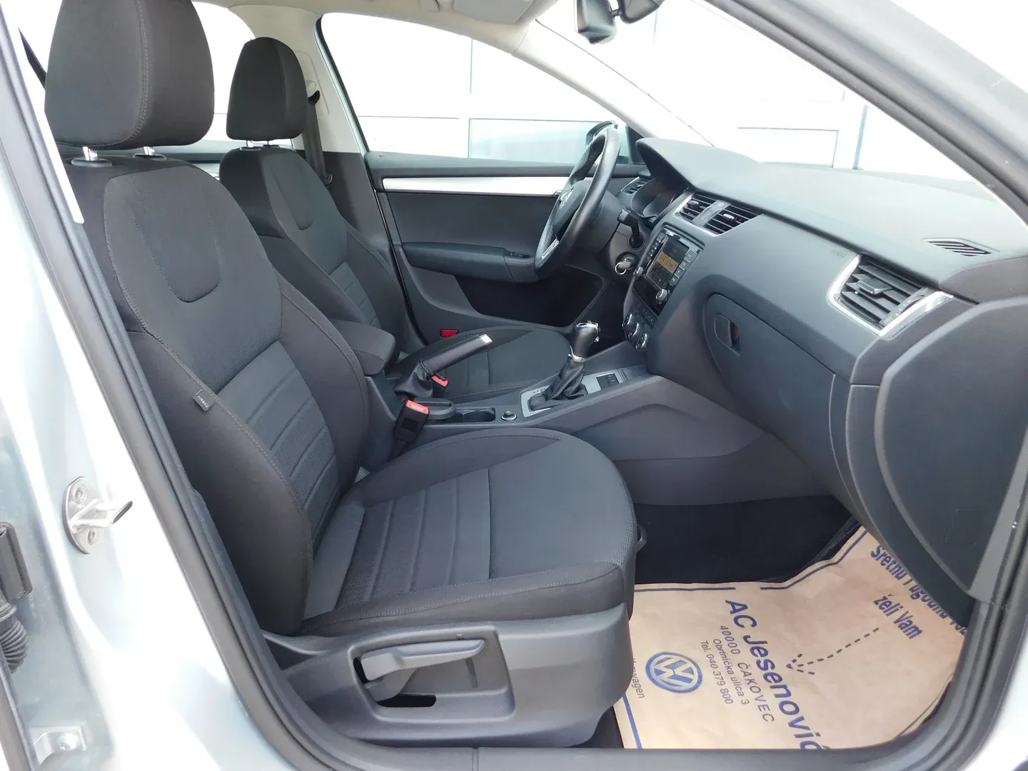 02567 škoda octavia combi style 1.6 tdi dsg - slika 12
