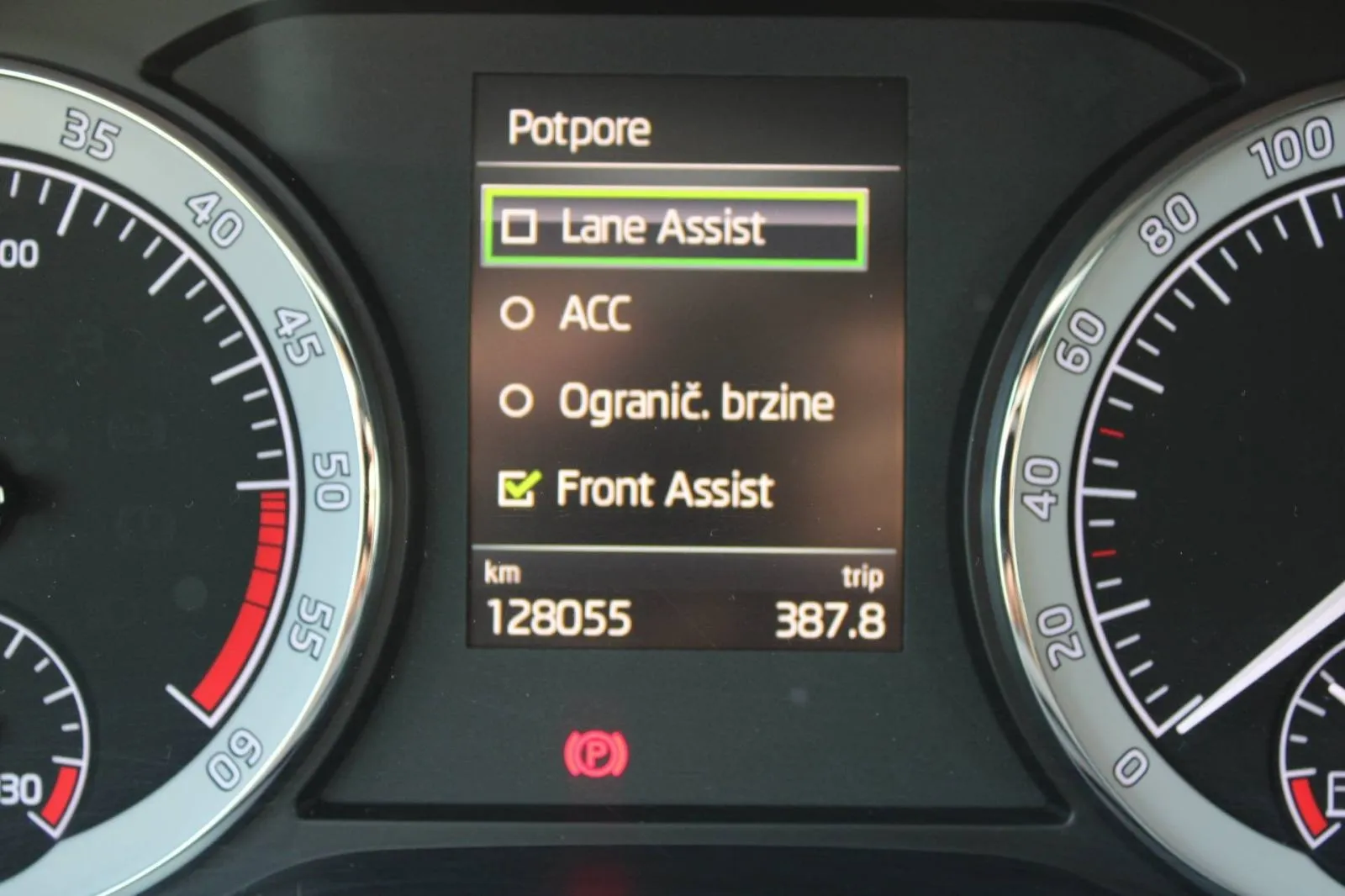 škoda karoq 1.6 tdi dsg *led, navigacija, kamera* - slika 13