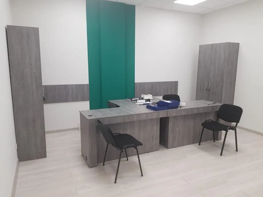 uredski radni stolovi i namještaj - slika 3