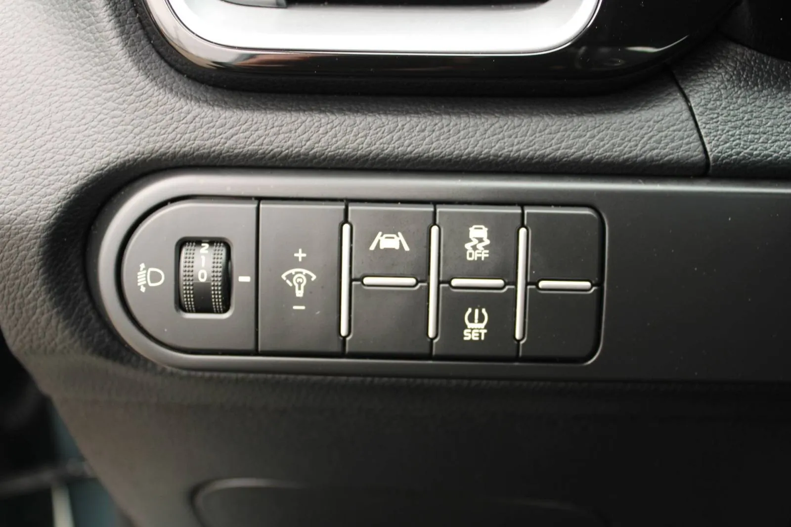 kia ceed sw 1.5 t-gdi automatik *navigacija, kamera* - slika 15