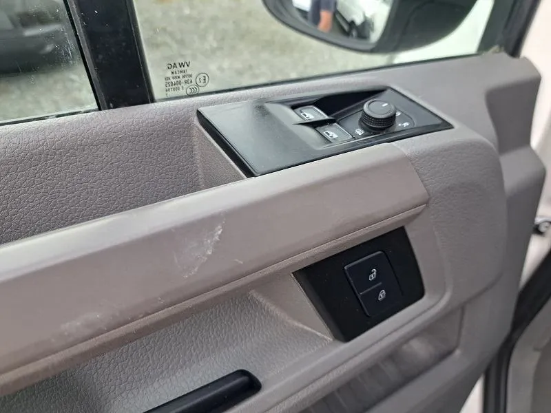 volkswagen crafter 2.0 tdi*140ks*klima*krovni nosači* - slika 9