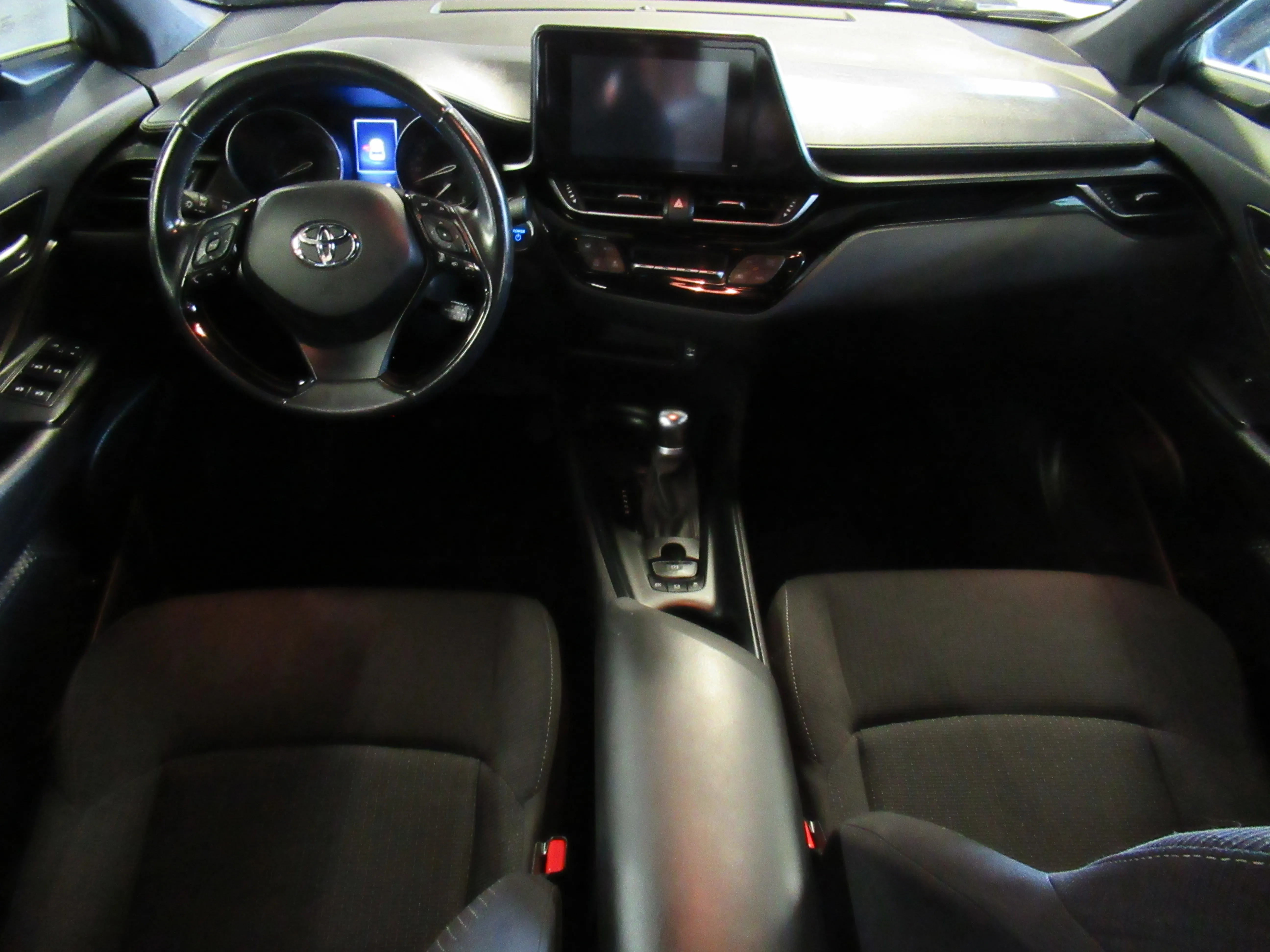 toyota c-hr c-enter 1.8 vvt-i hibrid cvt - slika 10