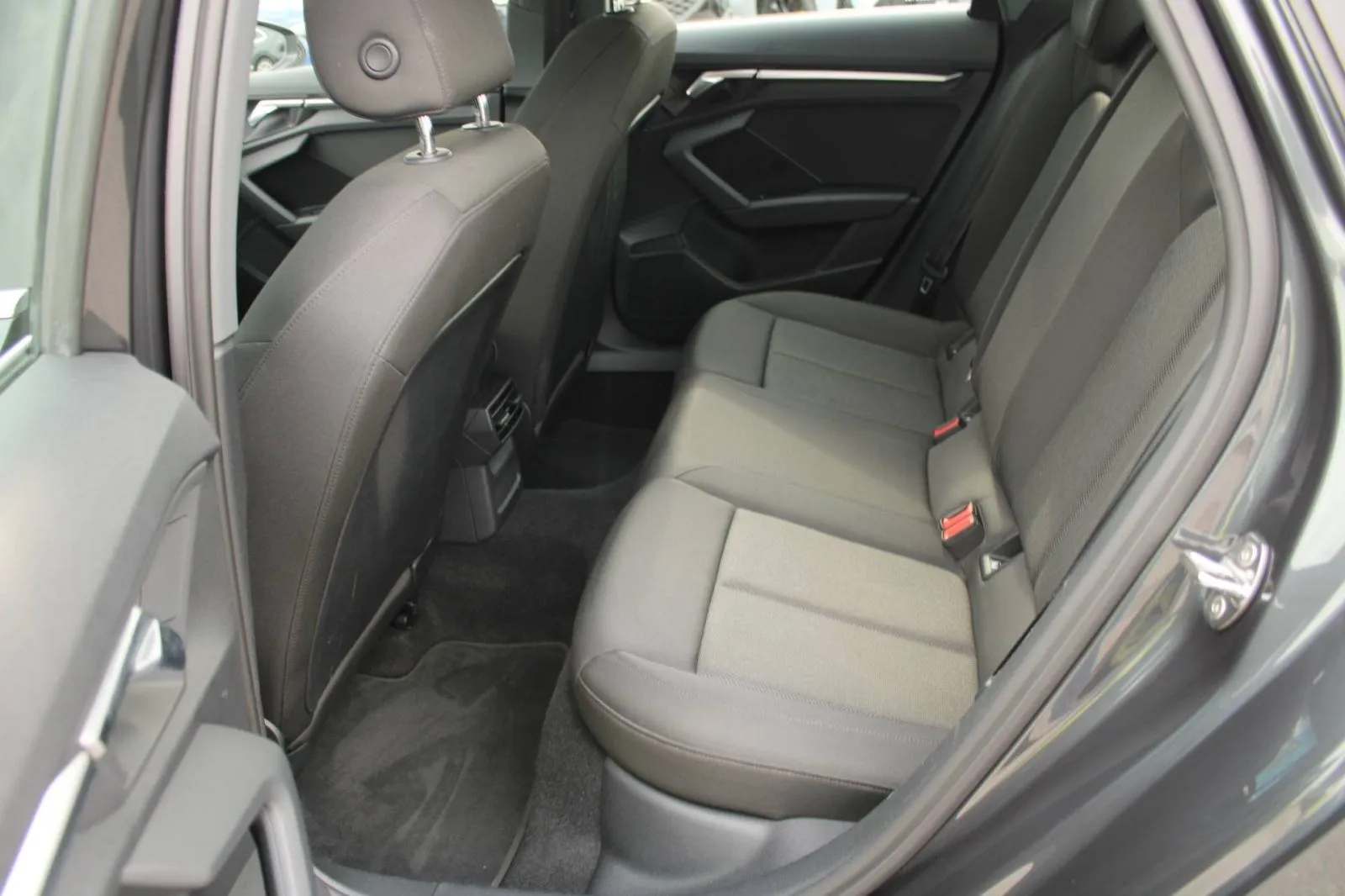 audi a3 30 tdi limuzina s-tronic *led, navigacija, kamera* - slika 10