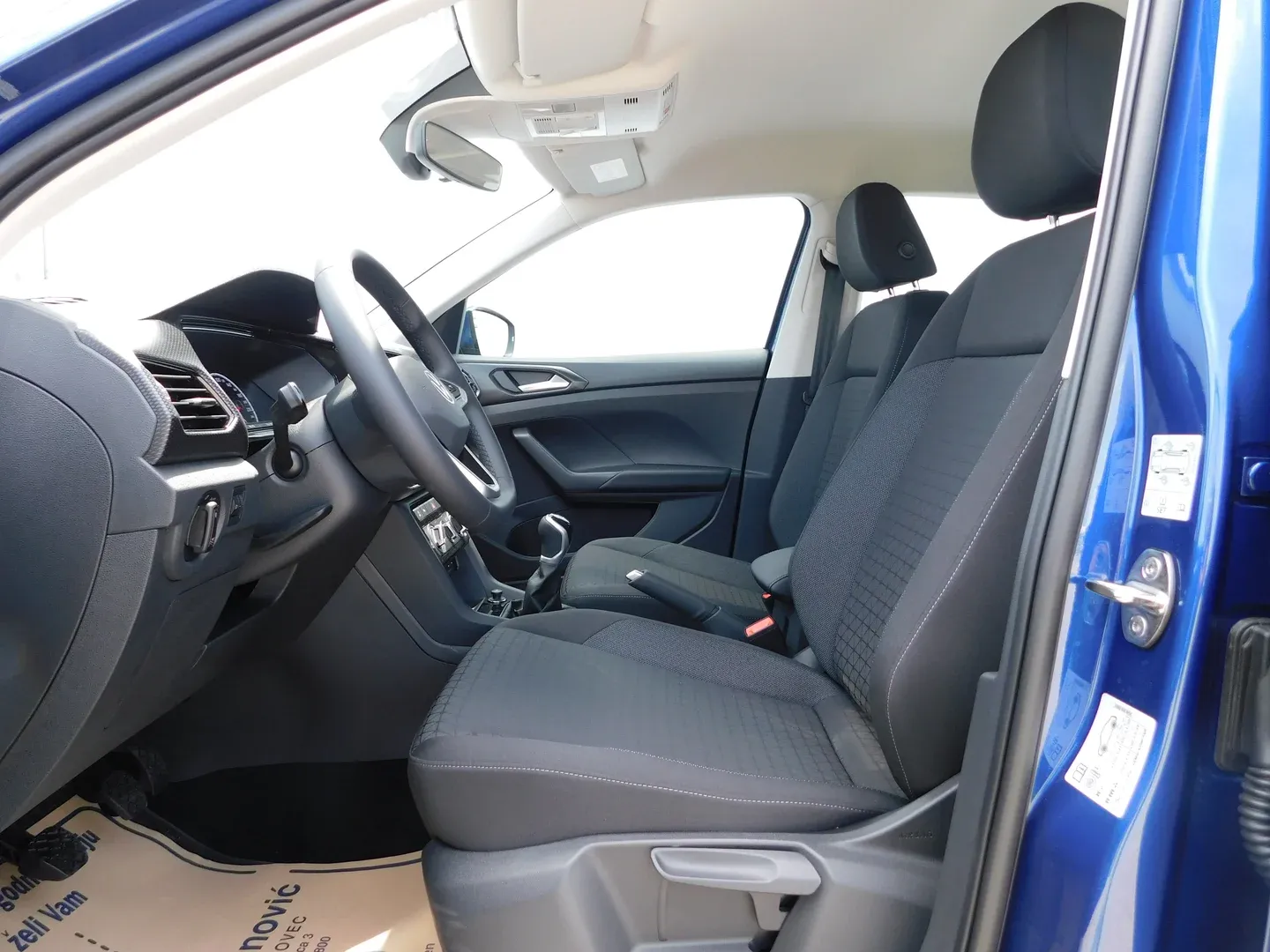 09225 volkswagen t-cross 1.0 tsi life - slika 7