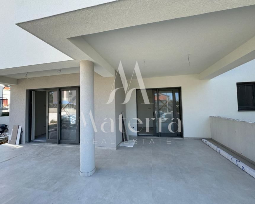 vodice, stan s3 - 91,17m2, prizemlje, veliki vrt, 400m od plaže - slika 13