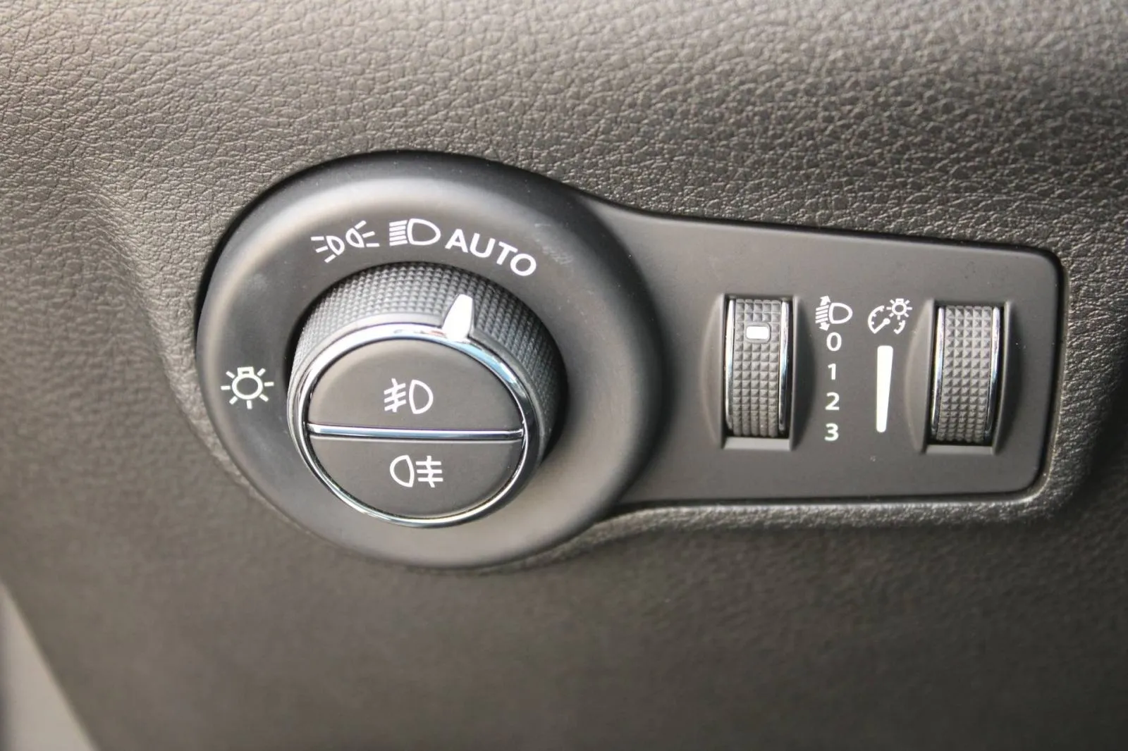 jeep compass t4 s automatik *led, navigacija, kamera* - slika 17