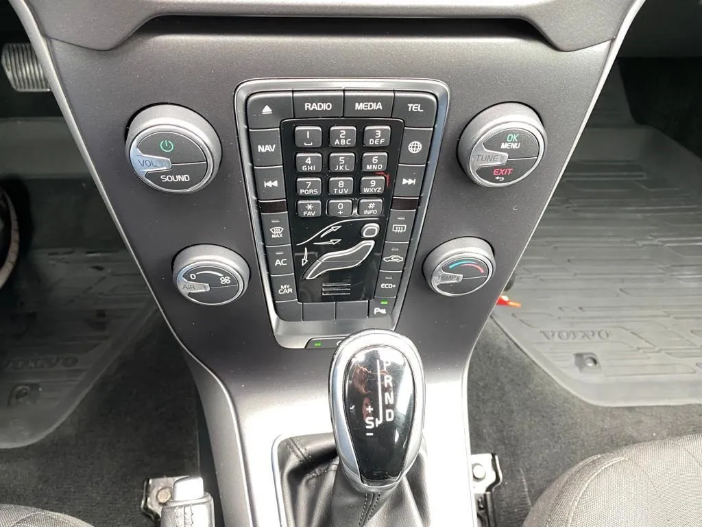 volvo v40 d3 kinetic automatik, navi, tempomat, 4x garancija!!! - slika 16