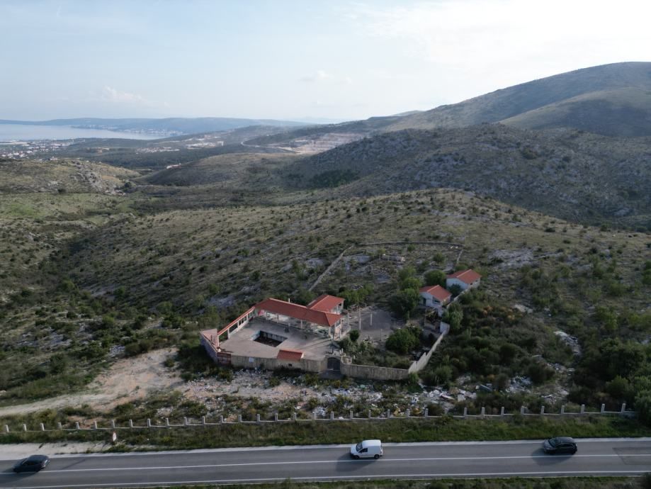 plano (trogir) zemljište s ugostiteljskim objektima, 5841 m2 (prodaja) - slika 2