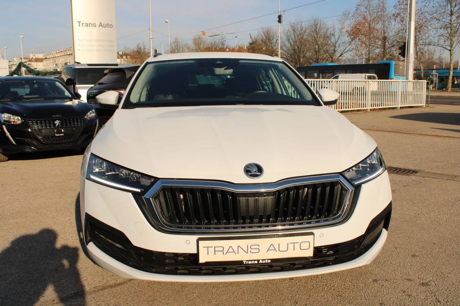 škoda octavia combi 2.0 tdi dsg *led, navigacija* - slika 2