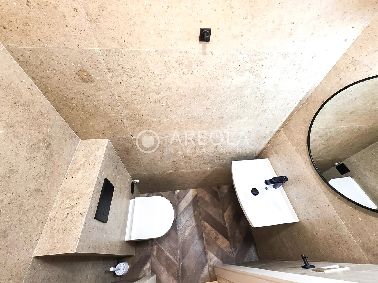 split, pujanke – trosoban stan s 3 lođe, renoviran i novo namješten! - slika 19