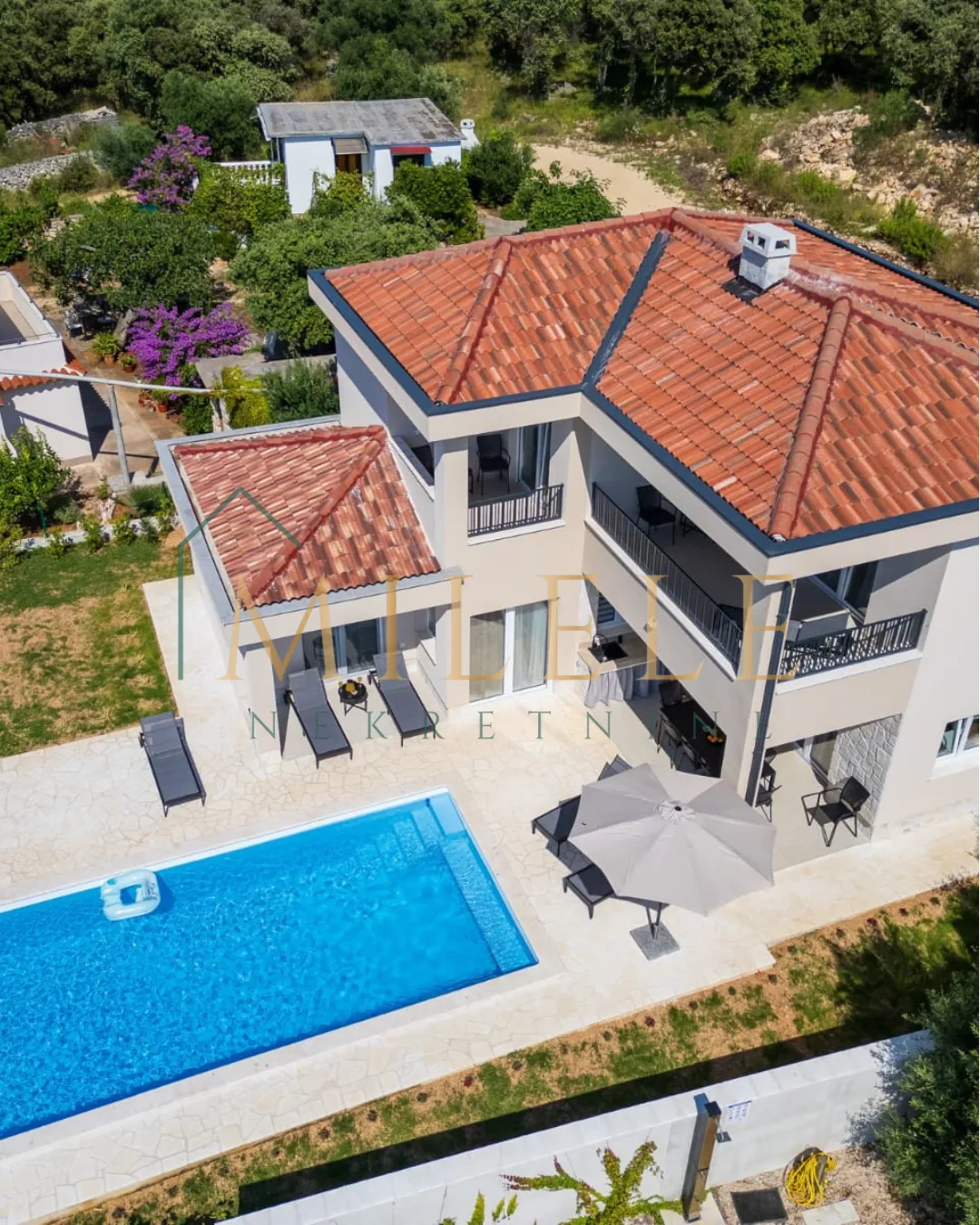 vila na prodaju - slika 12