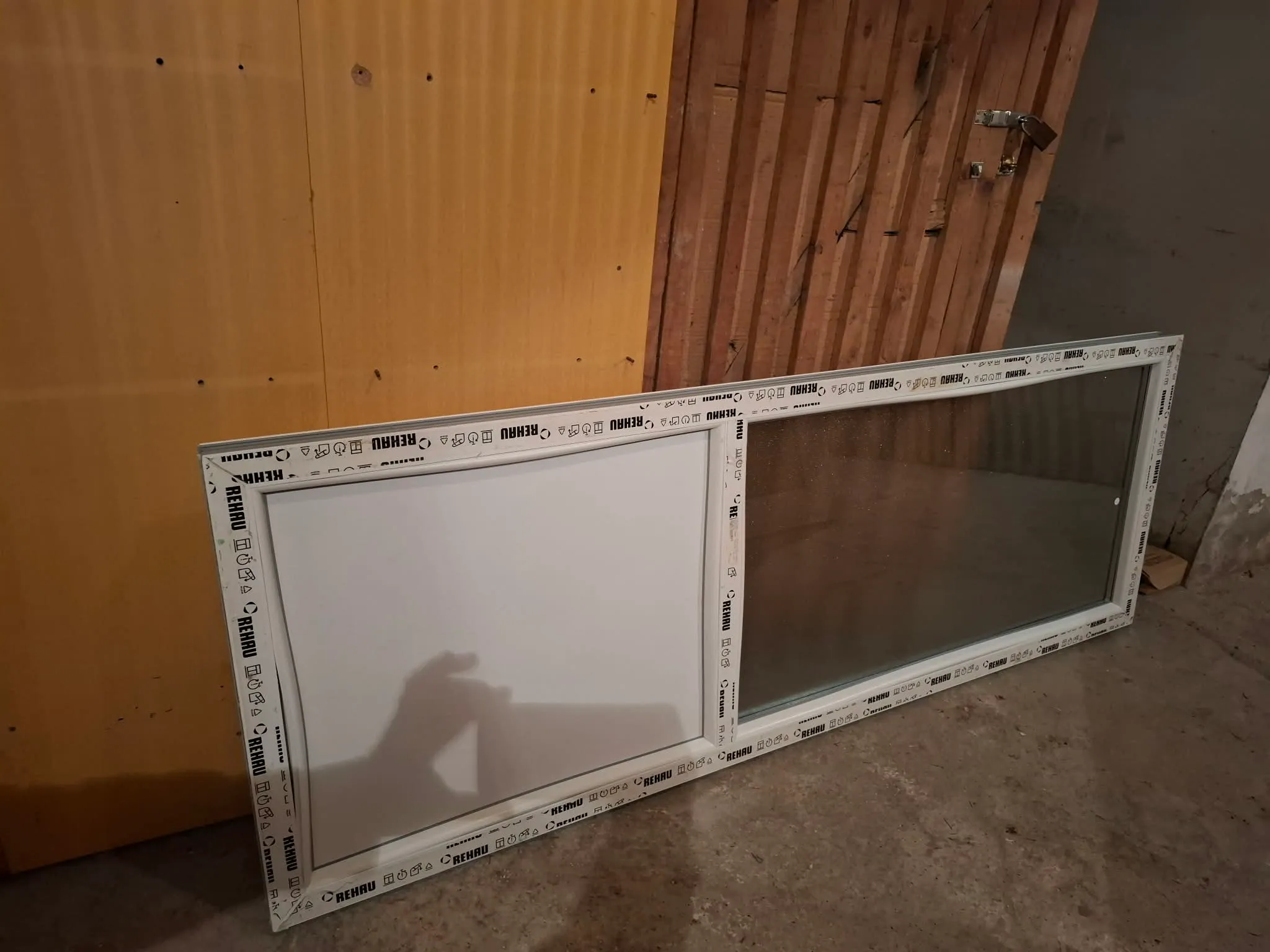 prodajem pvc vrata sa stokom i kljucevima + jos jedan dio - slika 2