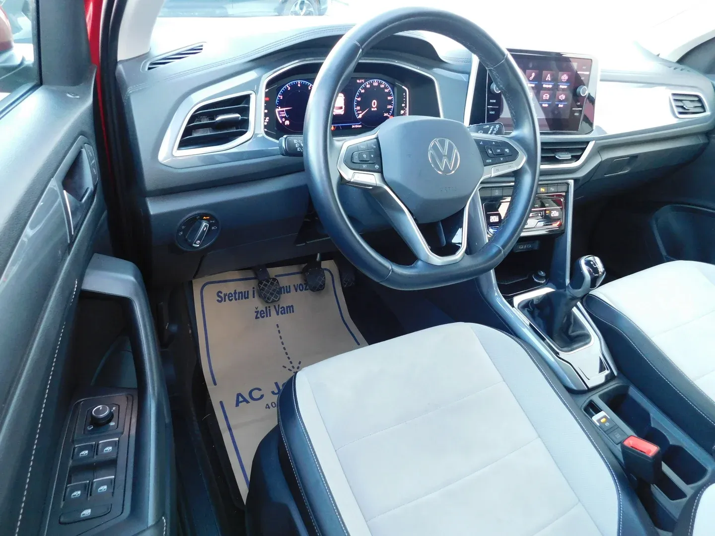 10582 volkswagen t-roc 1.0 tsi style - slika 9