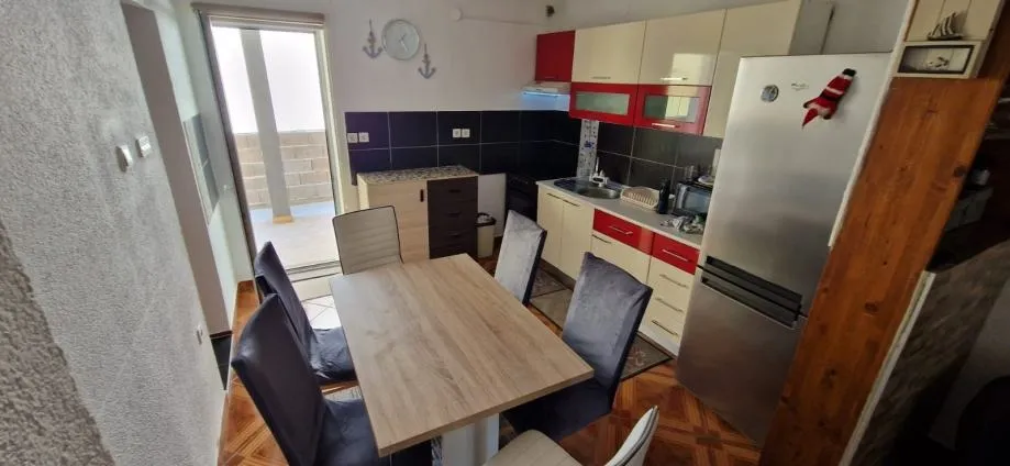vir, kuća s 2 apartmana(148m2), 150 metara do plaže (prodaja) - slika 7