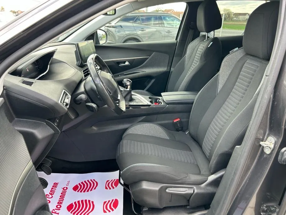 peugeot 3008 1,5 blue hdi 2022.,hr vozilo, servisna, navi, kamera.... - slika 11