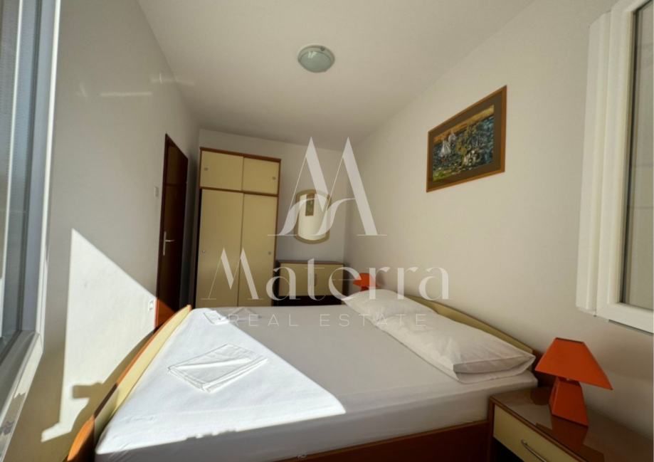 murter, 2-soban stan - 76,98 m2 sa terasom, parking, 400m od centra - slika 2