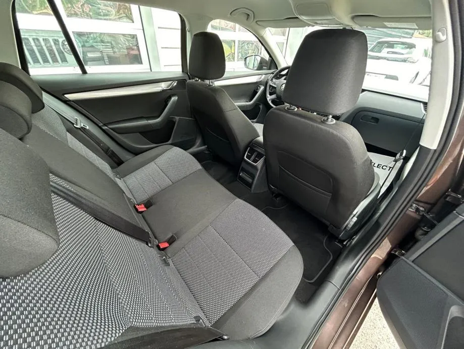 škoda octavia sw 1,6 tdi - 149.000km - servisna - odlična - reg 1 god! - slika 10