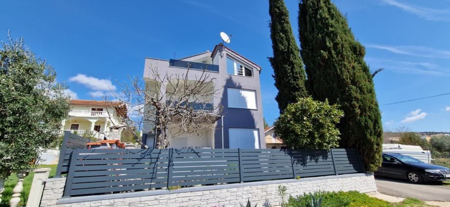 sveti petar na moru,renovirana kuća,3 apartmana(195m2)50 metara more - slika 9