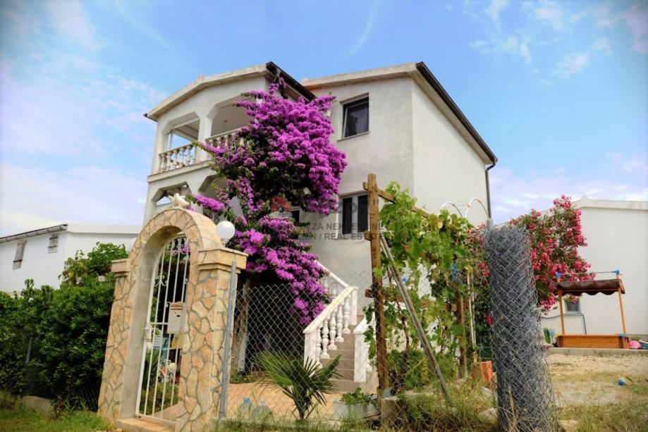 VIR-samostojeća dvokatnica s 3 apartmana