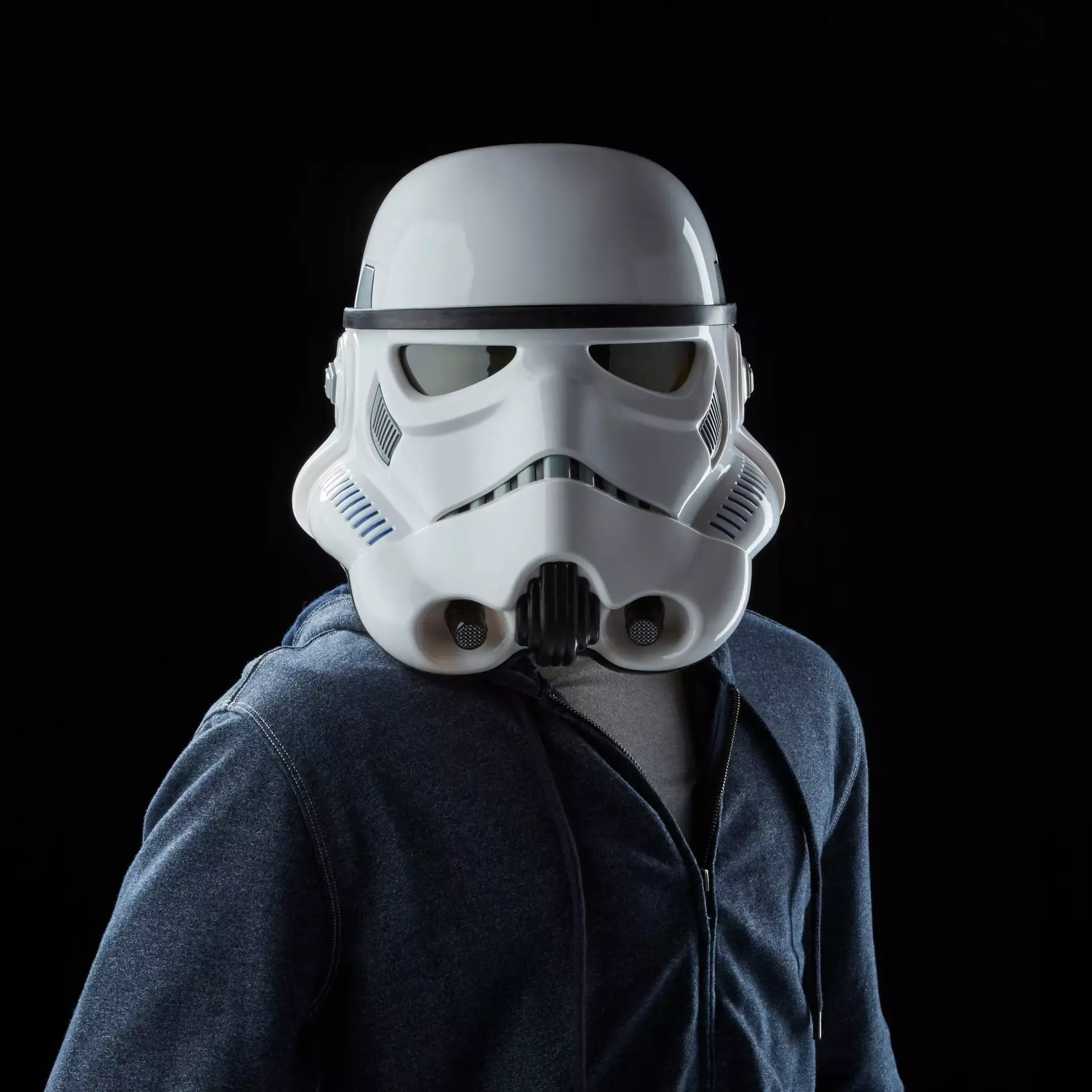 star wars: the black series – imperial stormtrooper electronic helmet - slika 2