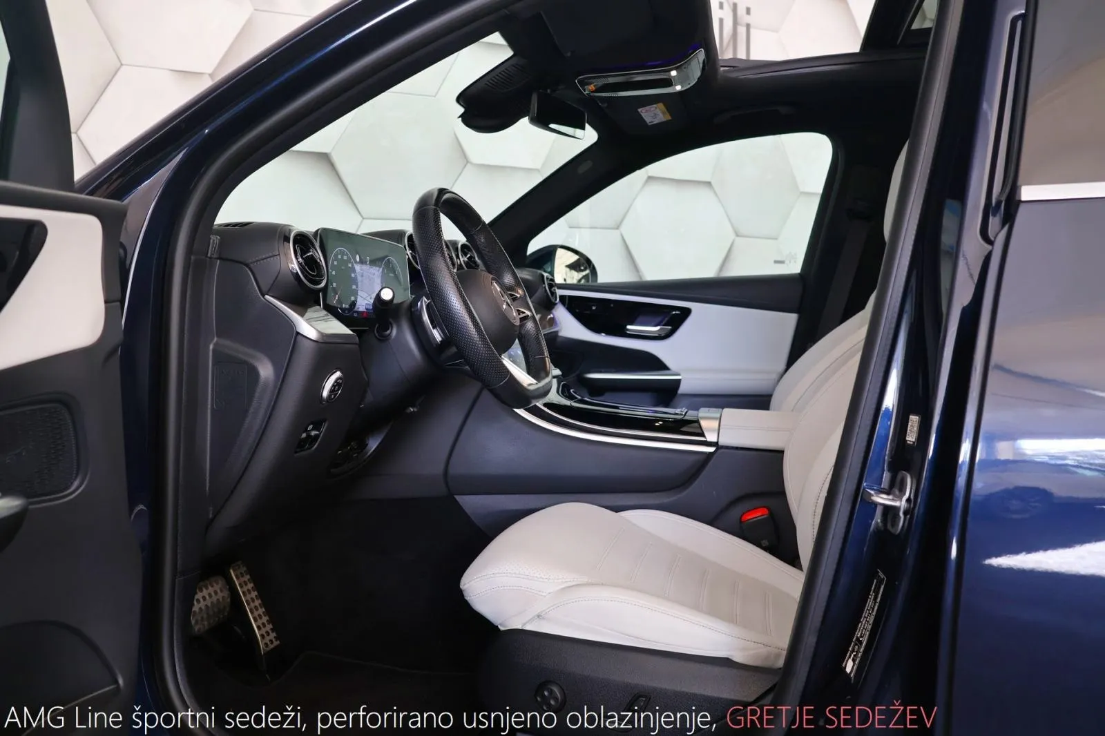 mercedes-benz glc 220d 4-matic 9g-tronic amg line airmatic pano - slika 9