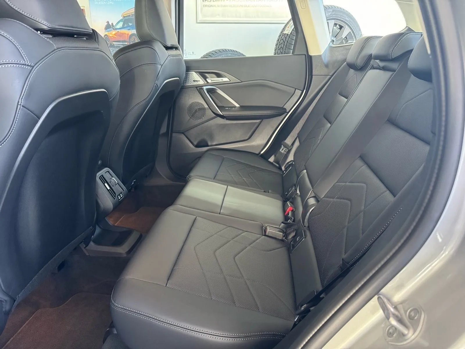 bmw x1 xdrive20d automatik x line - slika 17