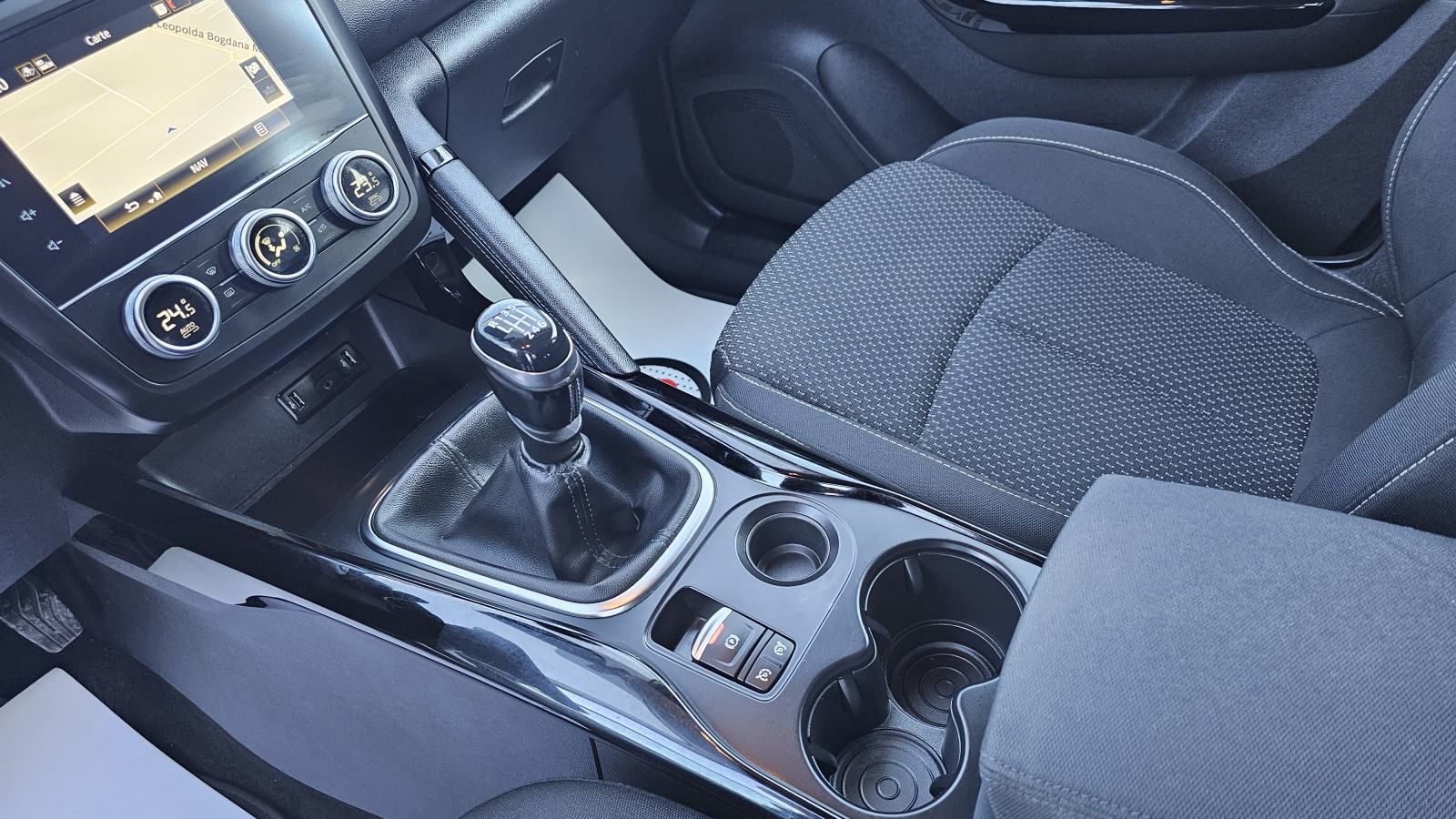 renault kadjar 1.5 dci,navigacija,led,tempomat,alu 17,pdc,abs,odličan - slika 16