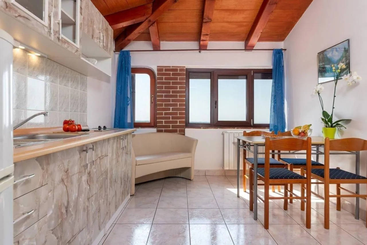 poreč okolica-apartmanska kuća na prodaji (prodaja) - slika 5