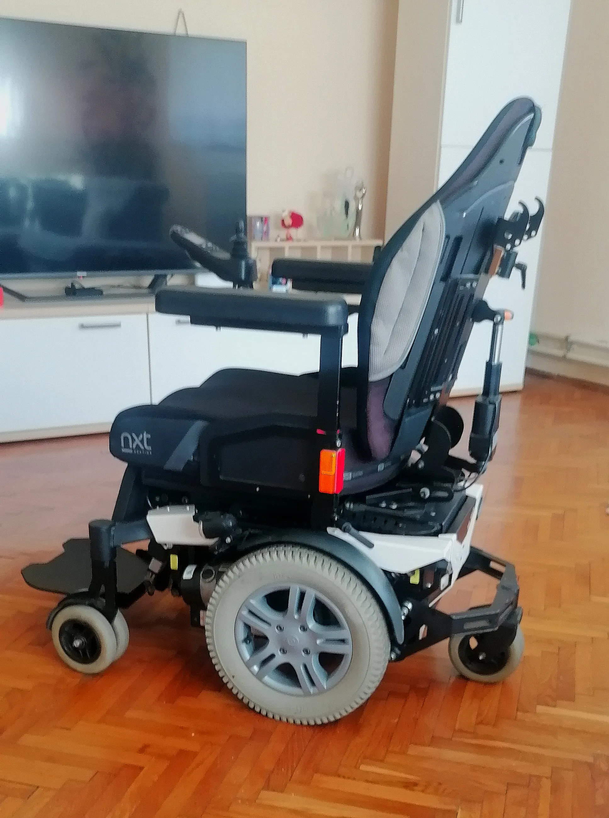 reac el. invalidska kolica s el.podešavanjem,sjedišta,naslona,oslonaca - slika 2
