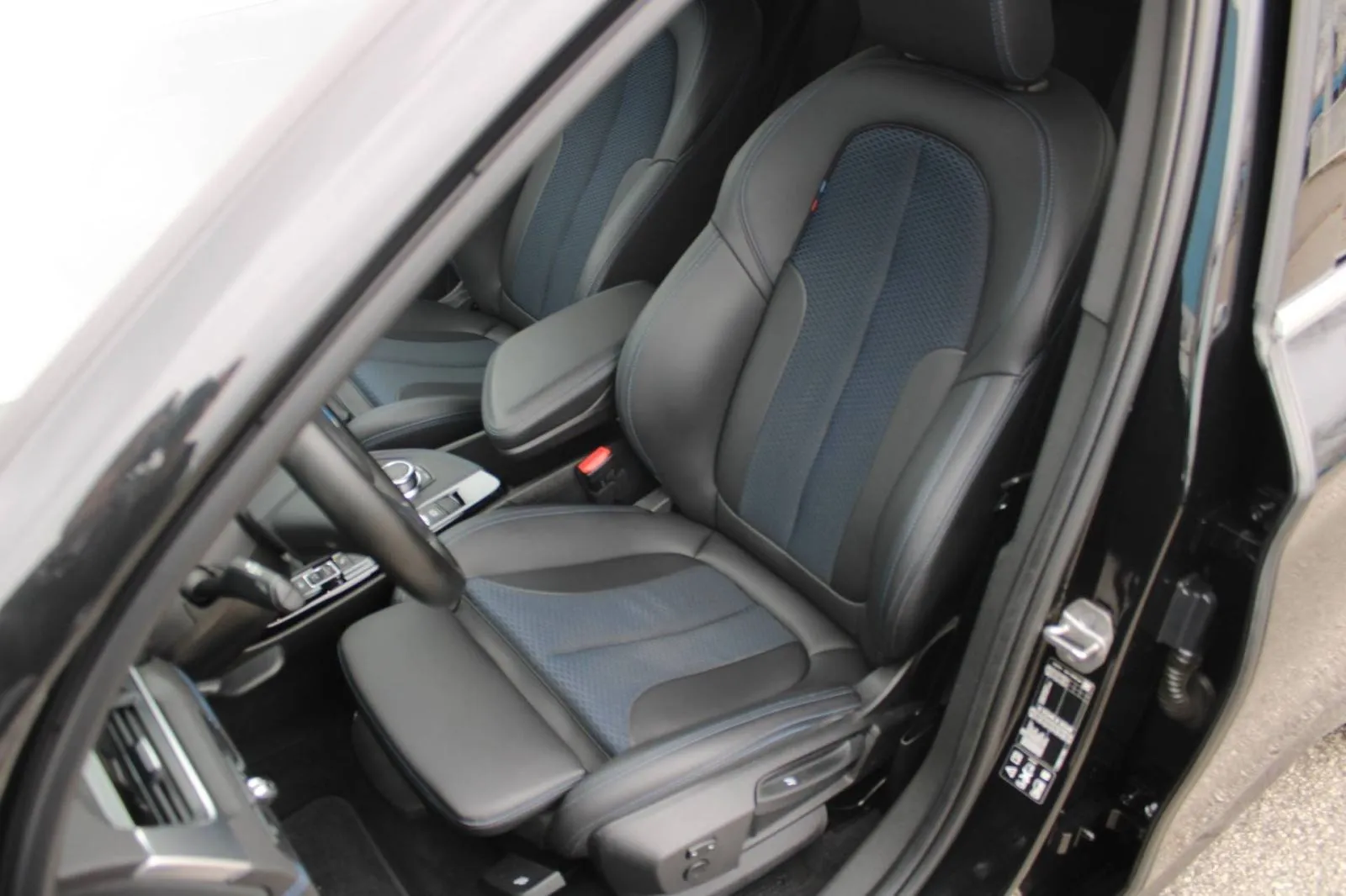 bmw x1 20d xdrive m paket automatik *led, navigacija* - slika 9