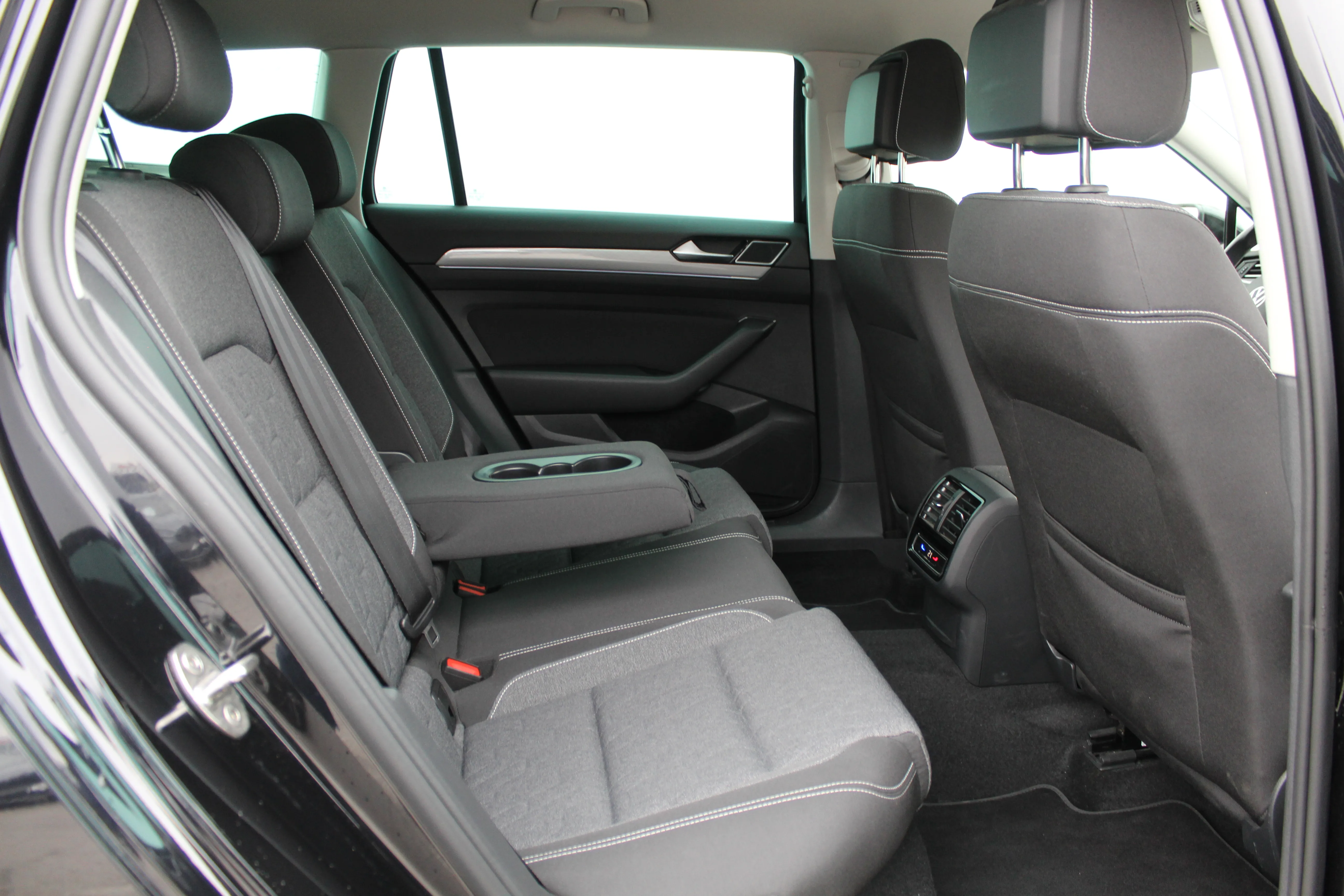 13153 volkswagen passat variant 2.0 tdi dsg business - slika 12