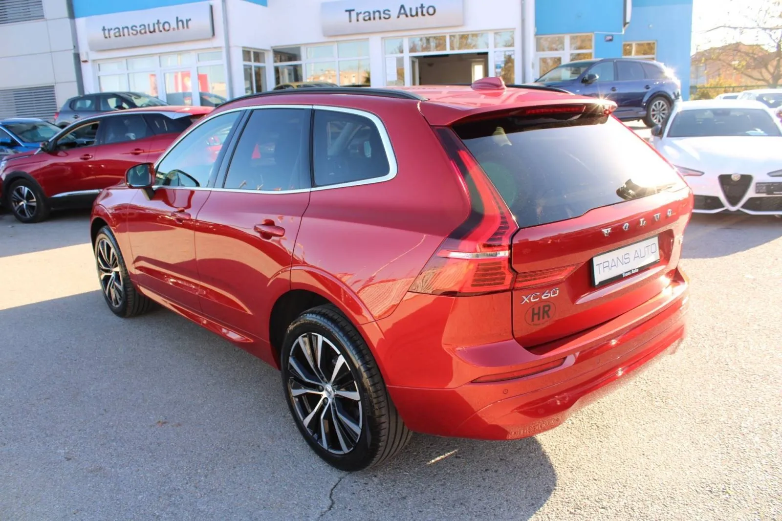 volvo xc60 b4 2.0d automatik *led, navigacija, kamera* - slika 7