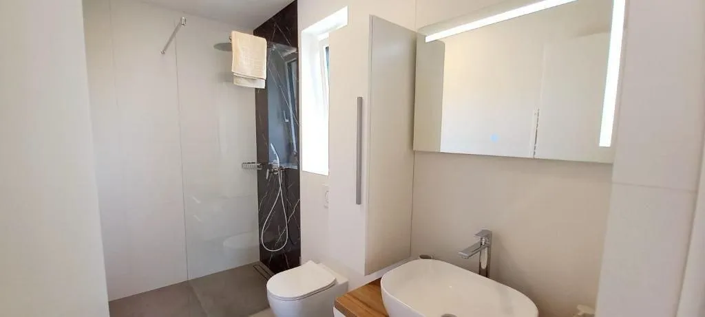 umag-moderna villa sa bazenom samo 900 m od plaže na prodaji (prodaja) - slika 15